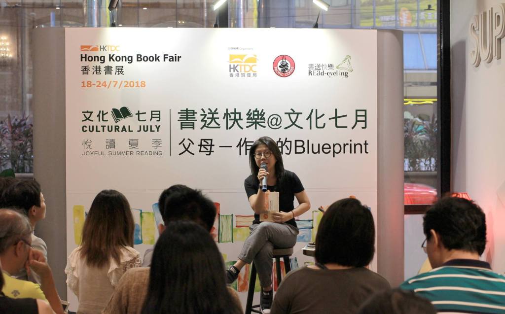 作者書迷咖啡黃昏 劇作家莊梅岩